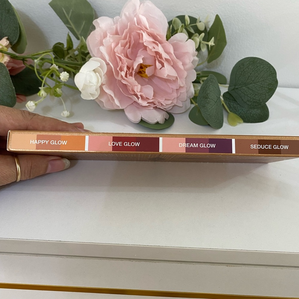 Charlotte Tilbury Hypnotic Glow Eyeshadow Palette - Picture 9 of 11